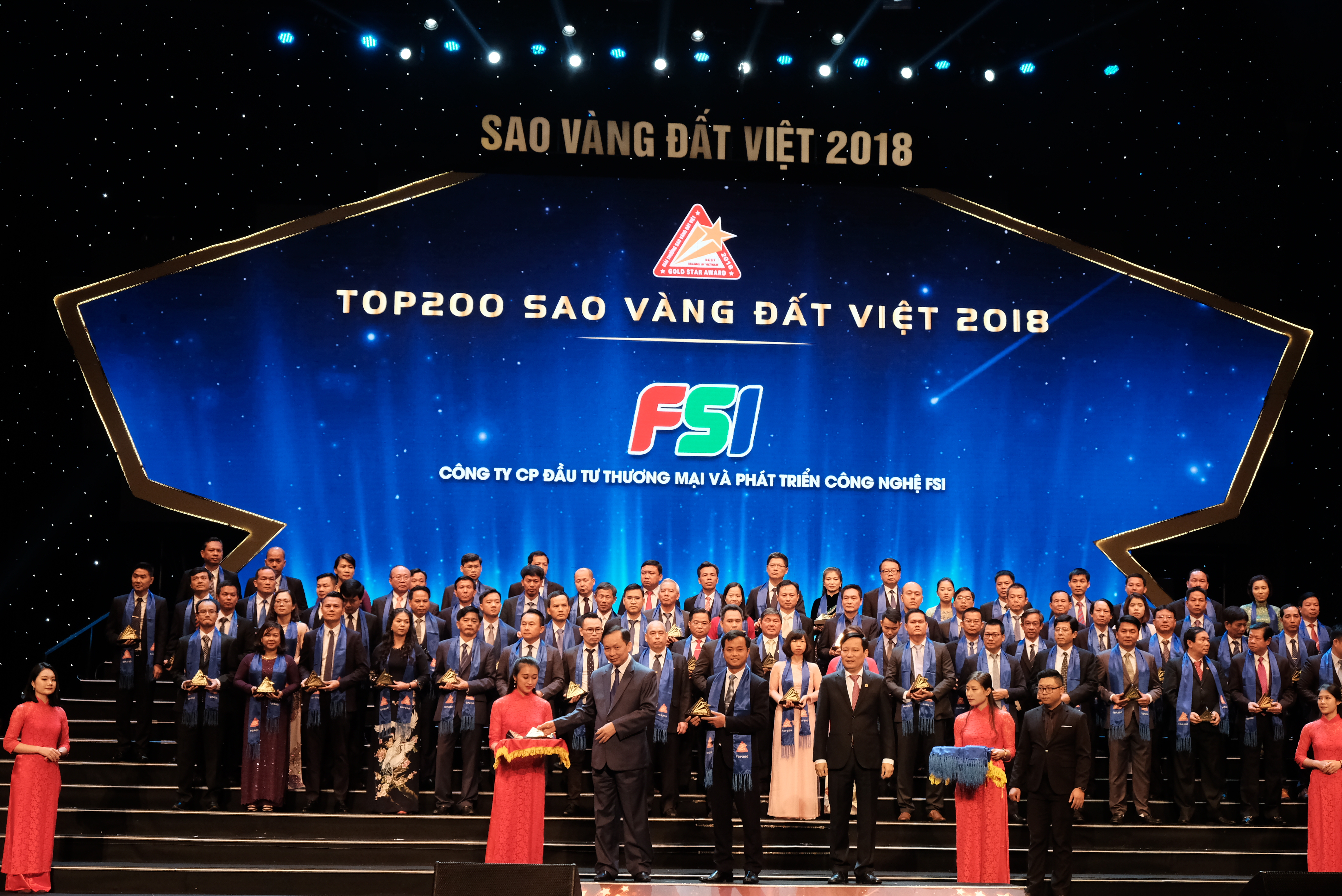 Ảnh FSI hân hoan tham dự lễ trao giải Sao vàng Đất việt 2018