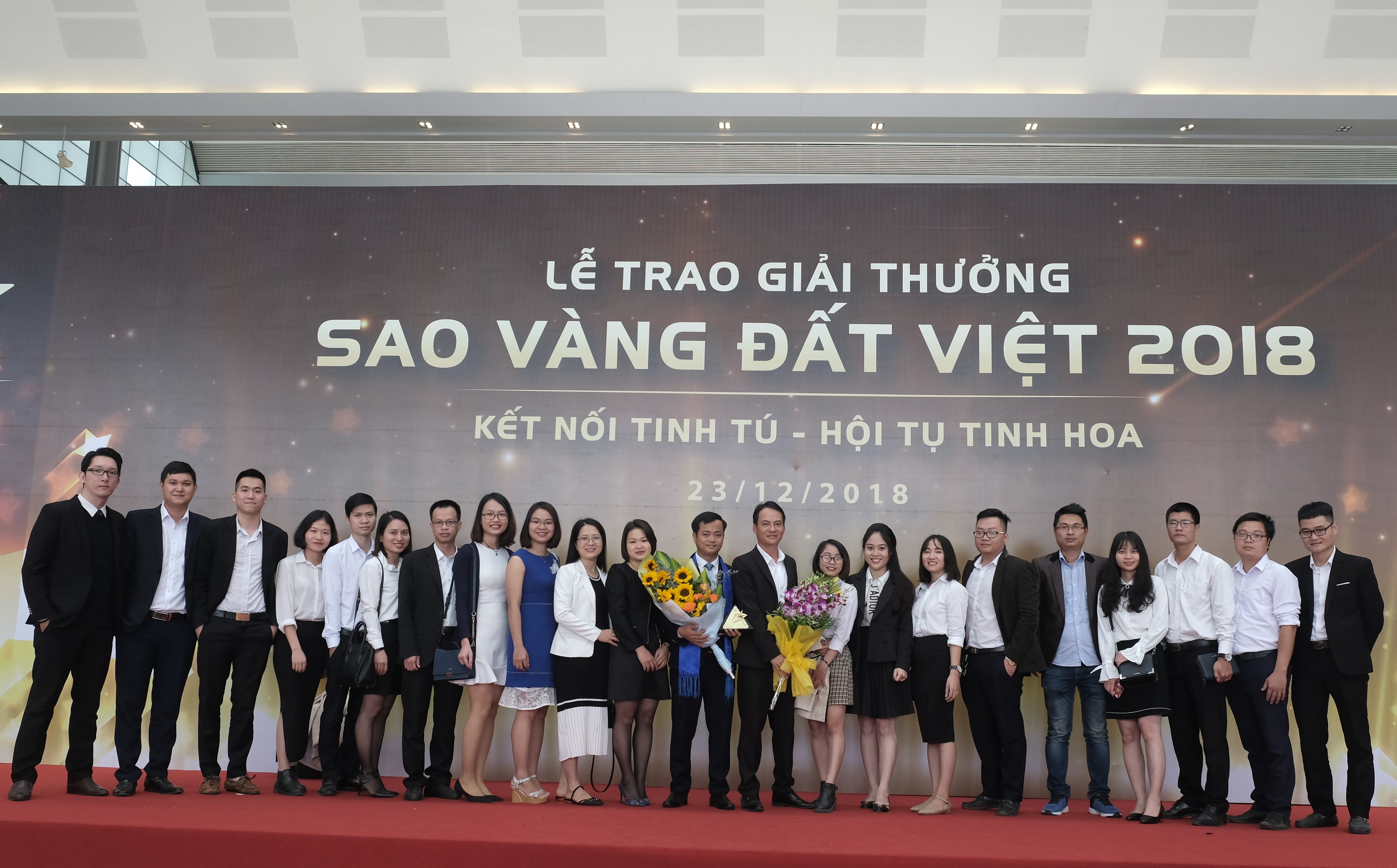 FSI đã chính thức đón nhận cúp vàng và chứng nhận thương hiệu Sao vàng Đất Việt 2018