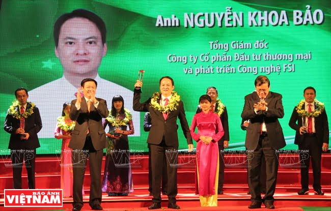 Tháng 9 năm 2015, Nguyễn Khoa Bảo vinh dự nhận được giải thưởng dành cho Top 10 doanh nhân trẻ khởi nghiệp xuất sắc do Hội Doanh nhân trẻ Việt Nam tổ chức